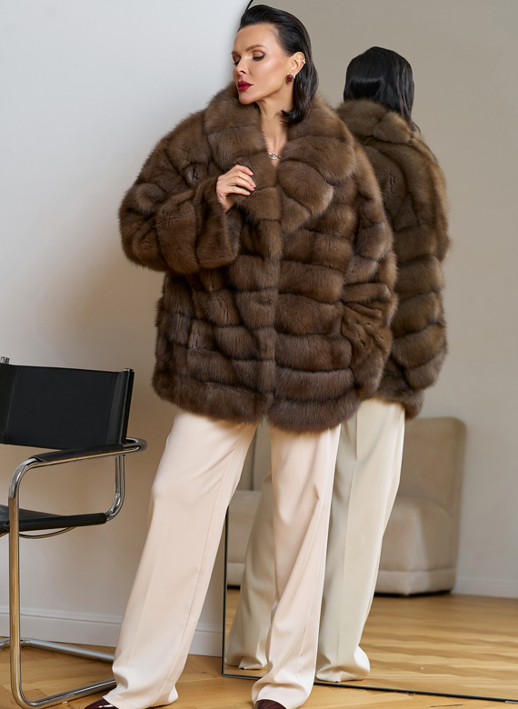 Женская шуба из куницы с английским воротником Женская шуба из куницы с английским воротником