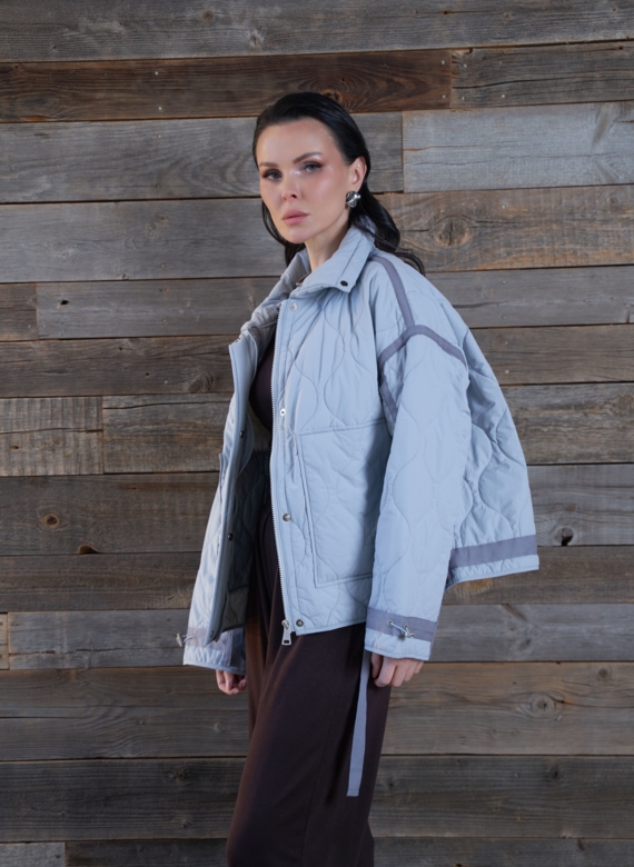 Короткая куртка с воротником стойкой