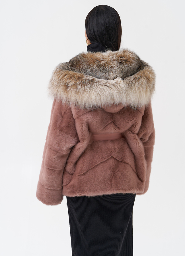 Короткая шуба из норки с капюшоном из рыси модель № 29264 в кредит