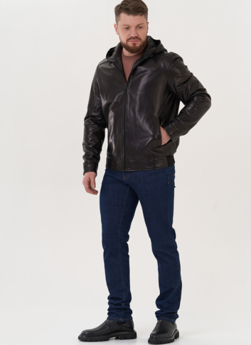 Мужской кожаный бомбер с капюшоном