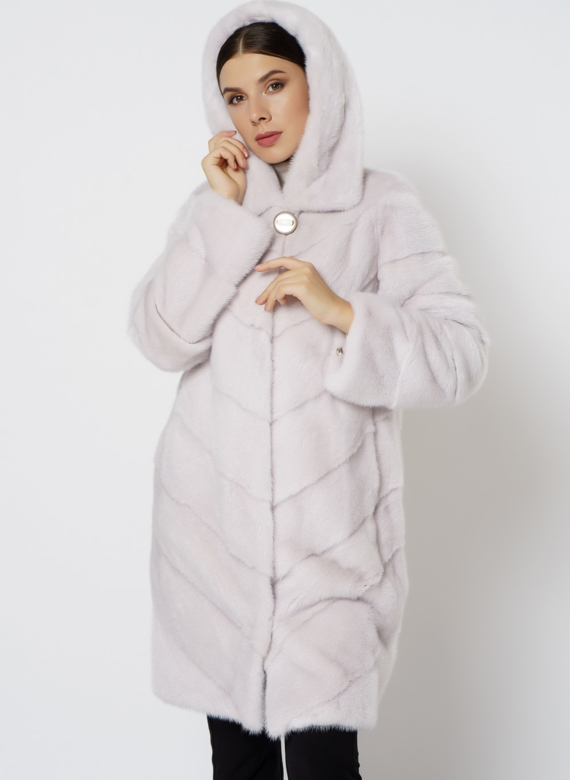 Светлая норковая шуба с капюшоном