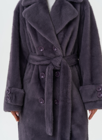 Длинное пальто из эко меха с поясом