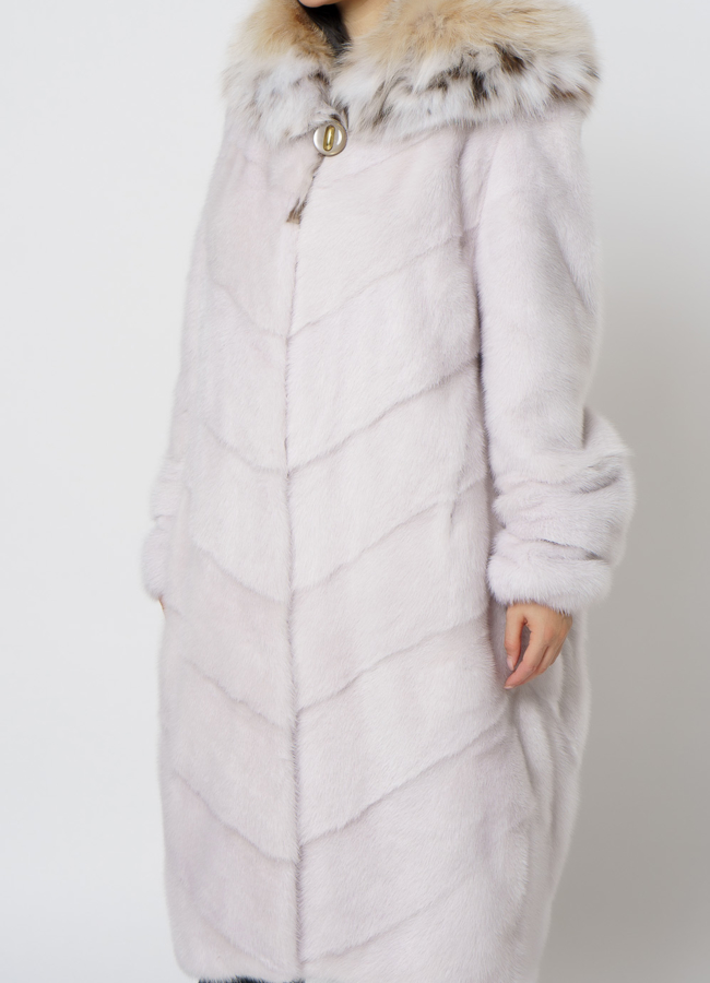 Светлая шуба с рысью модель № 25005 в рассрочку