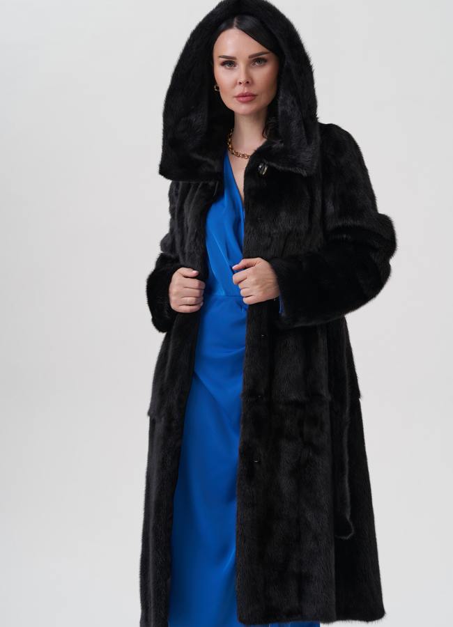 Шуба из норки черного цвета с капюшоном  модель № 26287 универмаг малина