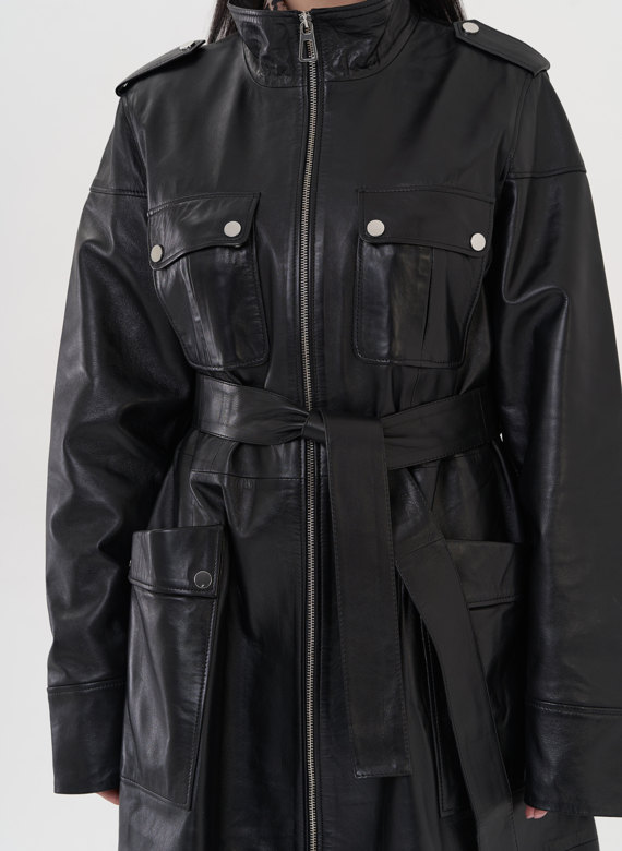 Плащ из натуральной кожи черного цвета