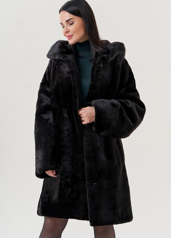 Шуба из овчины с капюшоном  модель № 79636 в рассрочку