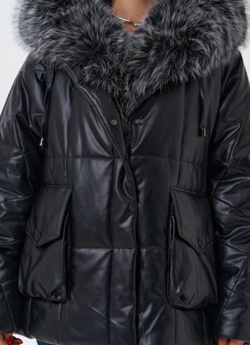 Пуховик из эко кожи с капюшоном из эко меха 