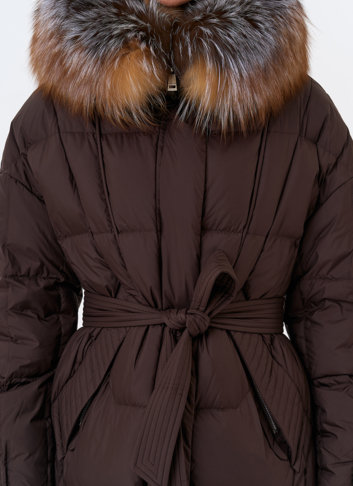 Женский пуховик с отделкой из меха блюфрост