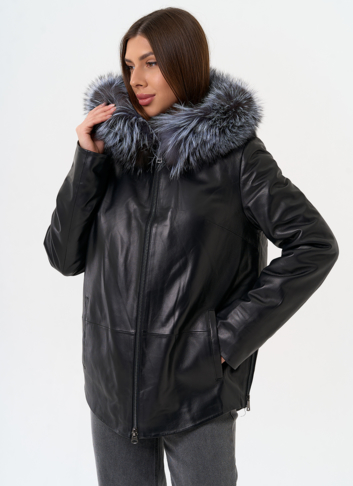 Женская куртка из натуральной кожи с капюшоном из меха чернобурки