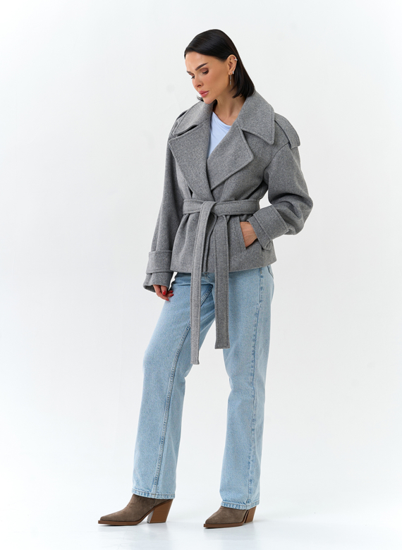 Женское укороченное пальто с английским воротником