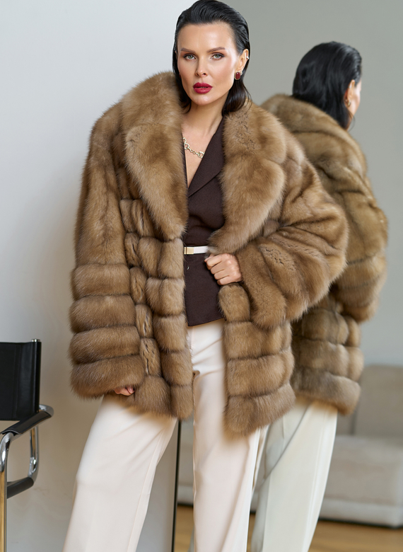Женская шуба из куницы с английским воротником Женская шуба из куницы с английским воротником