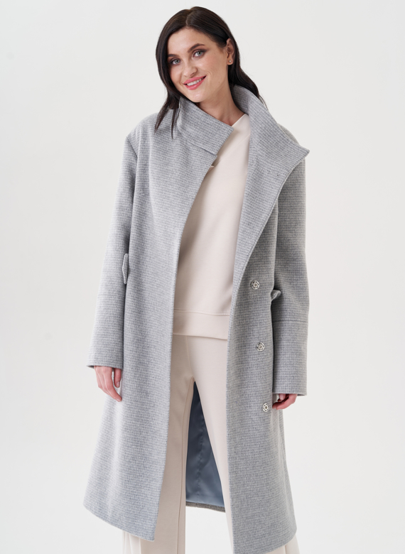 Женское пальто с воротником стойка