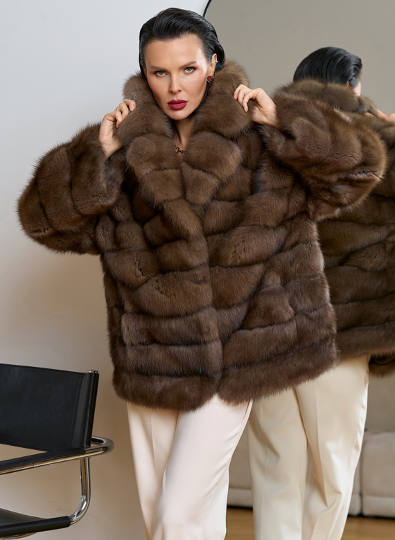 Женская шуба из куницы с английским воротником Женская шуба из куницы с английским воротником