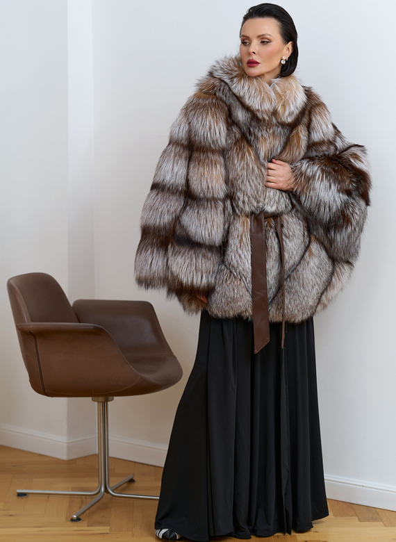 Шуба из меха лисы с поясом