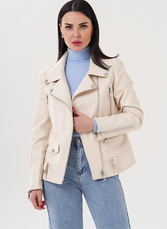 Светлая куртка косуха из эко кожи