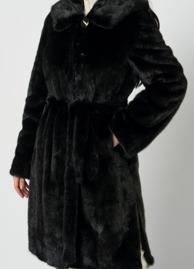 Норковая шуба с капюшоном и поясом черного цвета модель № 29529 в рассрочку