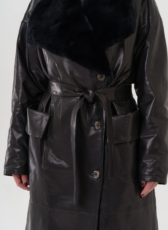 Пальто женское из натуральной кожи с отделкой из кролика  фото