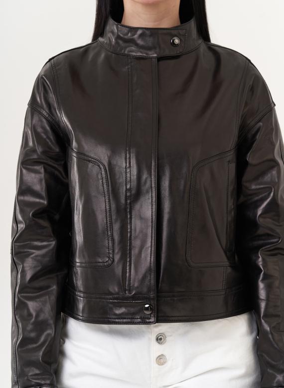 Куртка из натуральной кожи черного цвета