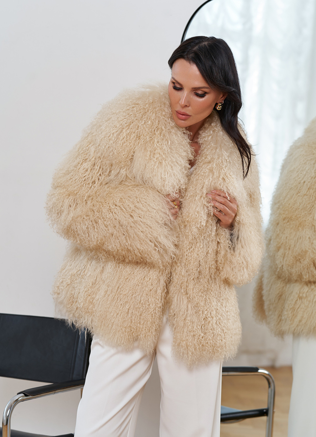 Женская шуба из меха ламы модель № 30632 универмаг малина