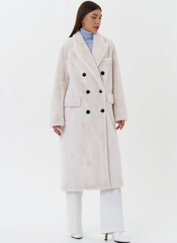 Двубортное пальто из эко меха