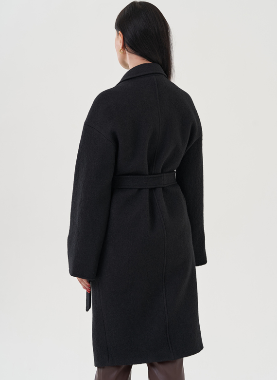 Женское пальто с английским воротником черного цвета 
