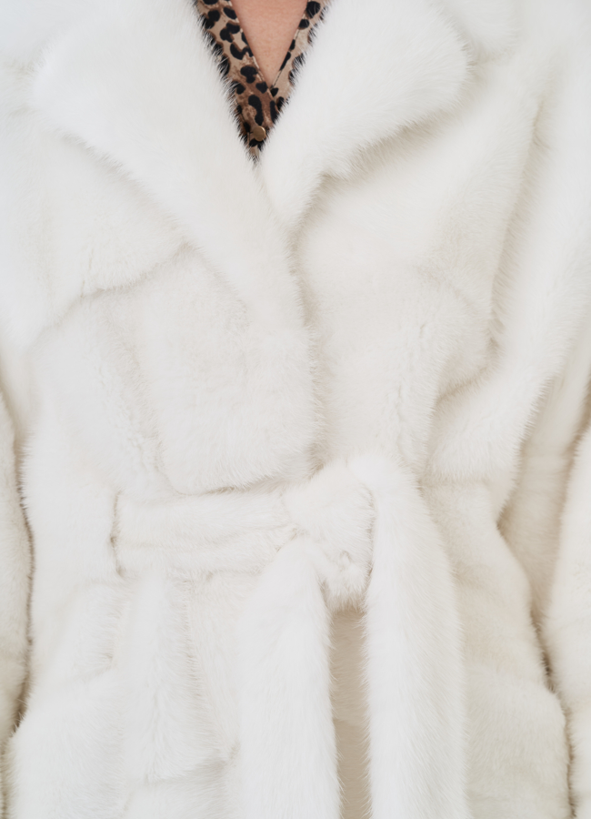 Шуба из меха норки белого цвета модель № 30758 в рассрочку