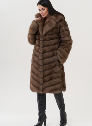 Шуба из куницы с английским воротником 