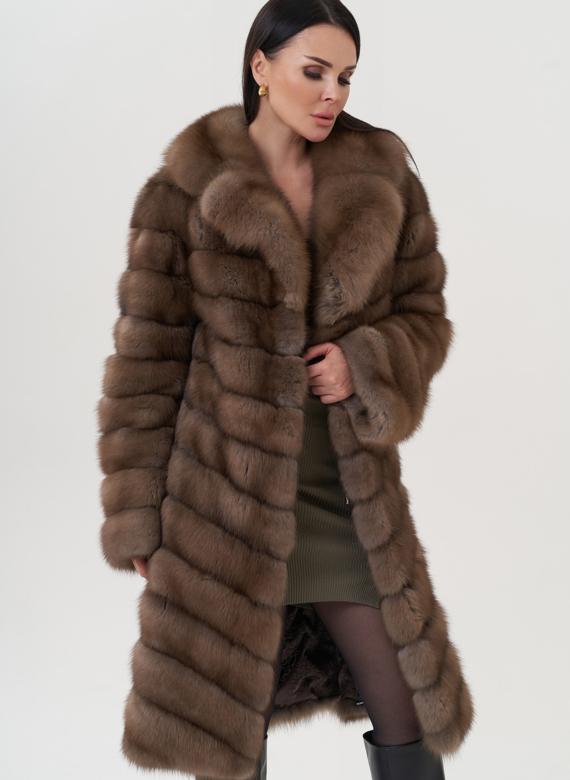 Шуба из куницы с английским воротником 