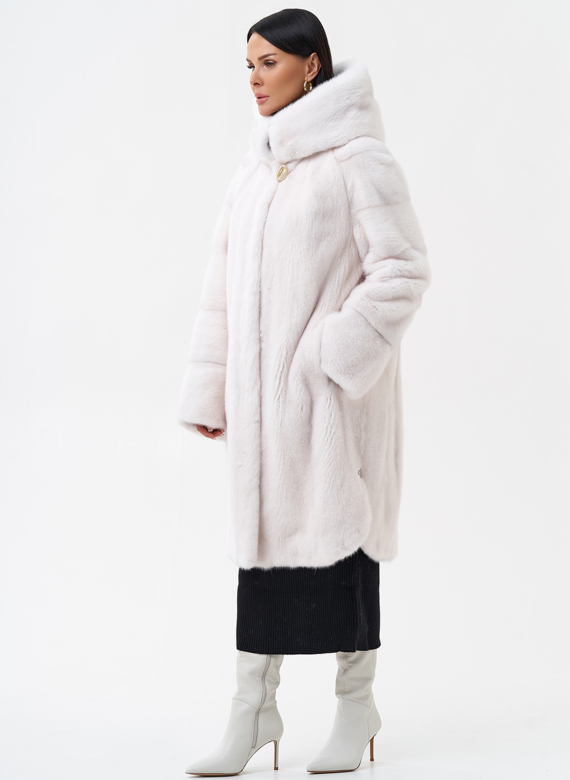 Светлая шуба из норки с капюшоном