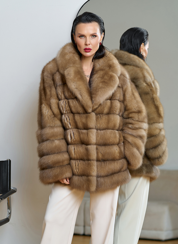 Женская шуба из куницы с английским воротником Женская шуба из куницы с английским воротником