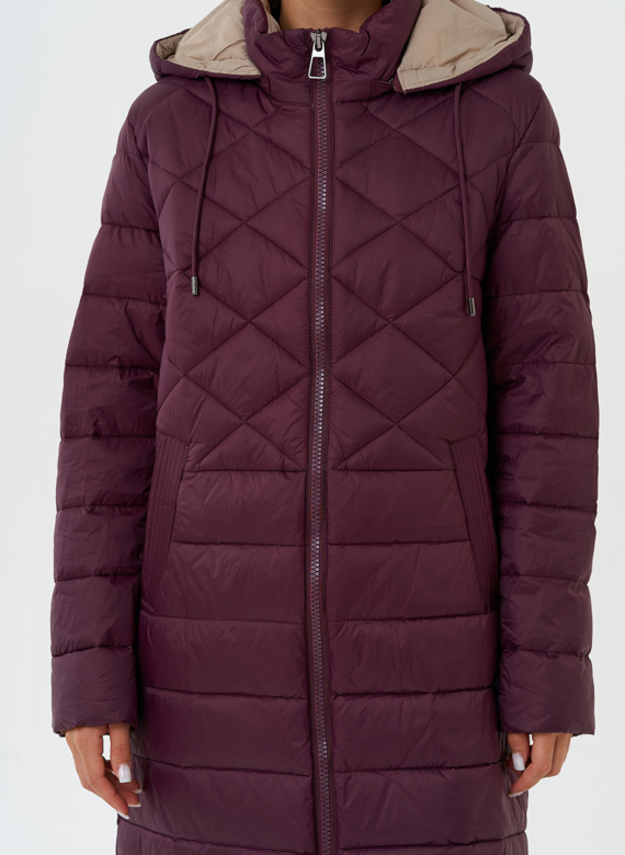 Стеганый пуховик бордового цвета с капюшоном