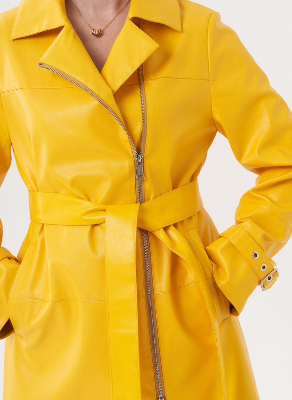 Удлиненный жакет из эко кожи с поясом