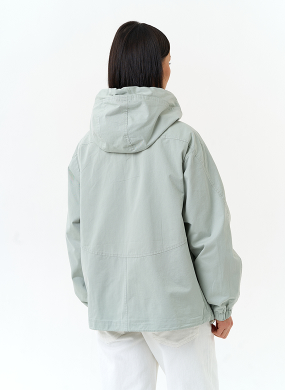 Женская ветровка с капюшоном