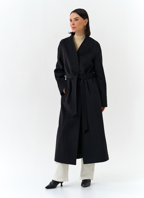 Женское пальто черного цвета с поясом