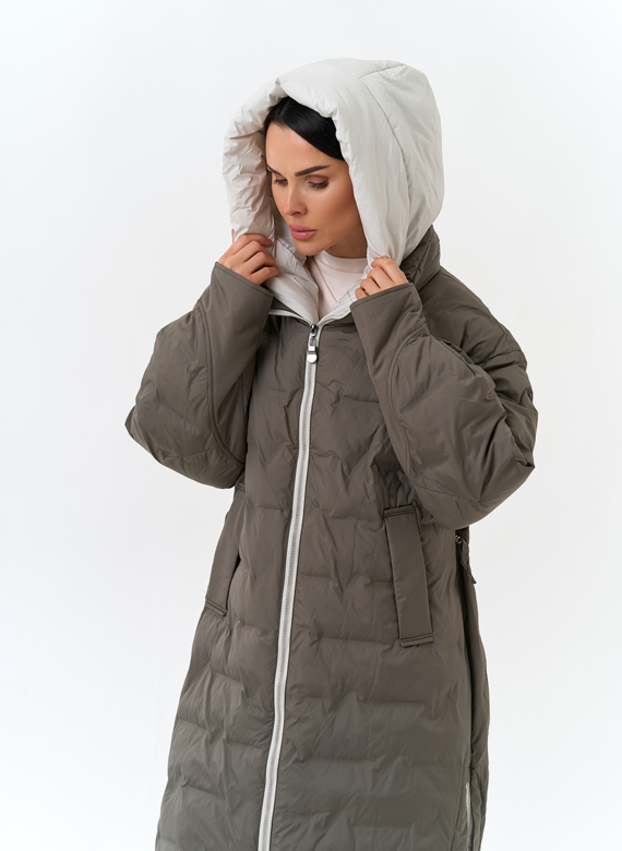 Женское утепленное пальто с капюшоном