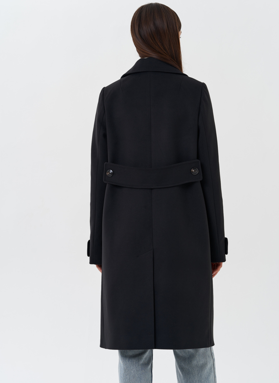 Женское пальто с английским воротником