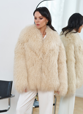 Женская шуба из меха ламы