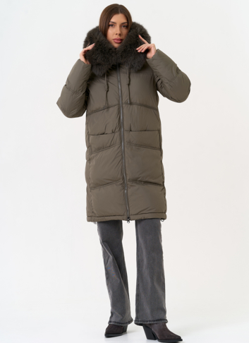 Женский пуховик с капюшоном из меха песца