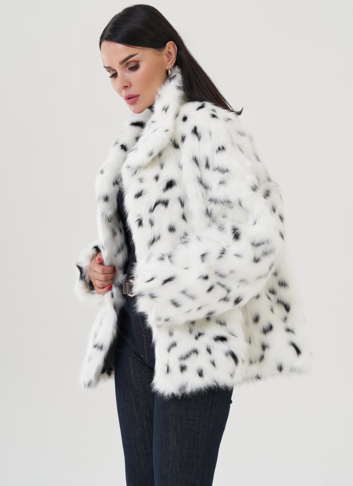 Куртка из эко меха с анималистичным принтом