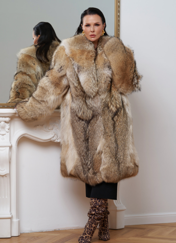 Удлиненная шуба из меха койота