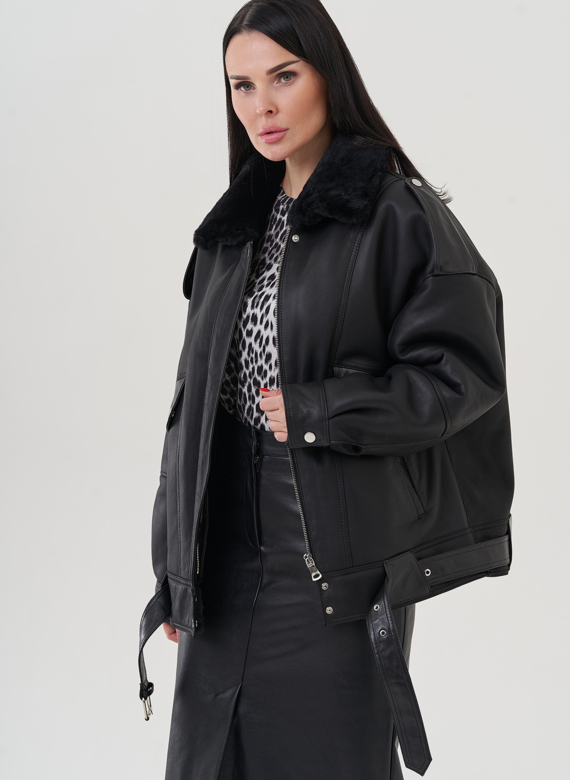 Женская дубленка черного цвета 