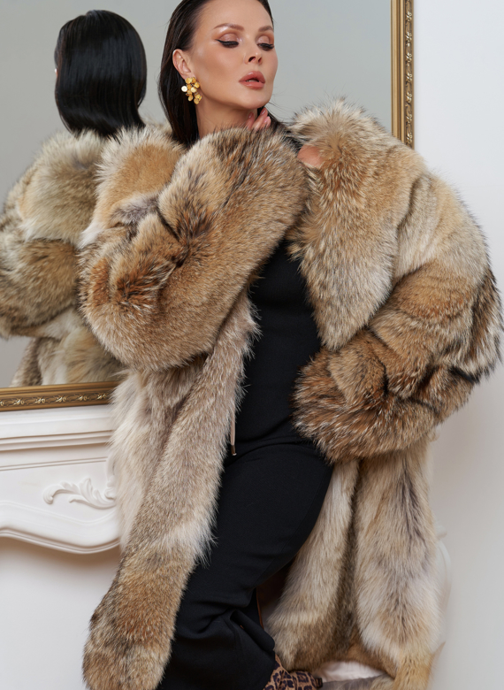Удлиненная шуба из меха койота
