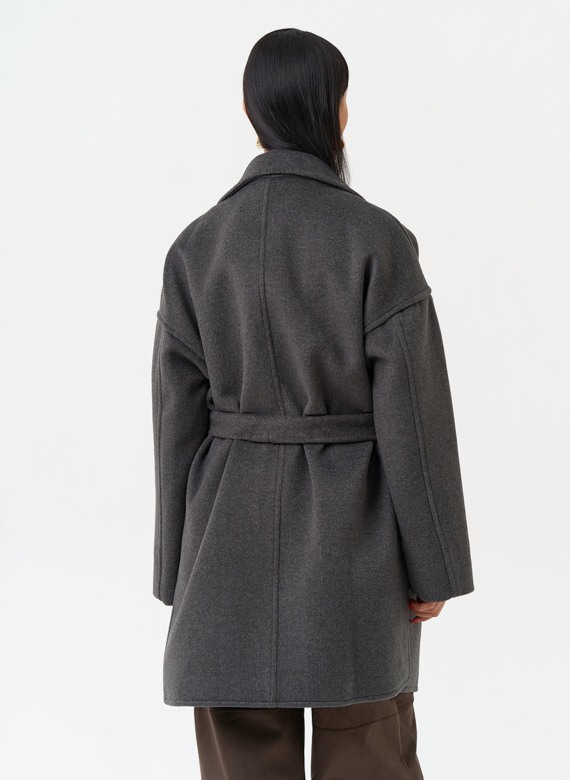 Женское укороченное пальто с поясом