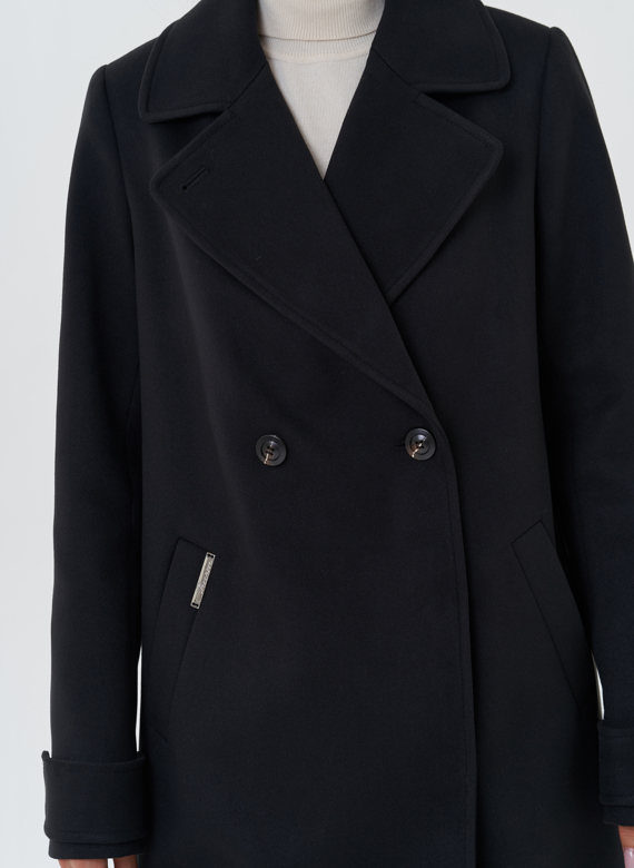 Женское пальто с английским воротником