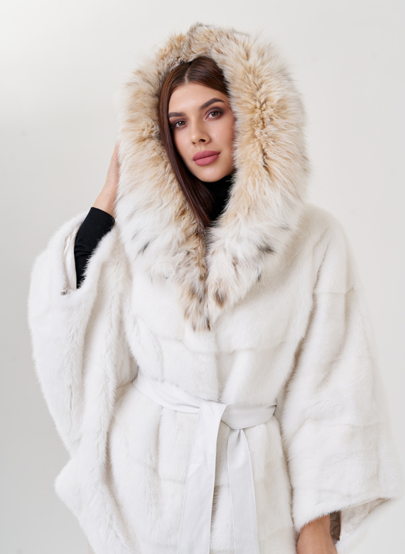 Белая шуба оверсайз с рысью