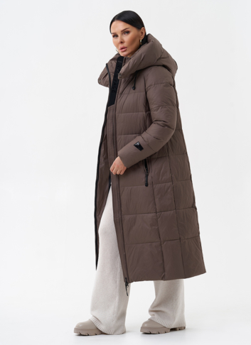 Длинный пуховик бежевого цвета