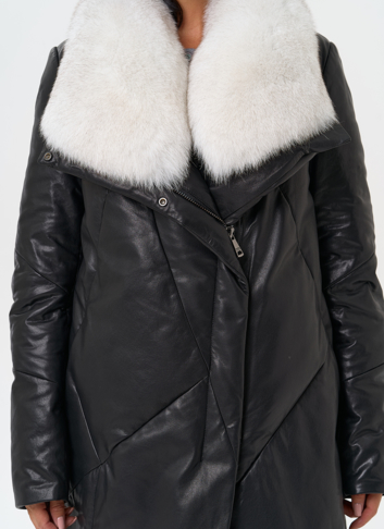 Пуховик из натуральной кожи с меховым воротником