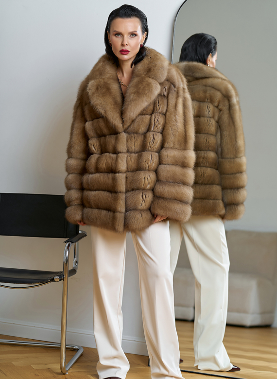 Женская шуба из куницы с английским воротником Женская шуба из куницы с английским воротником