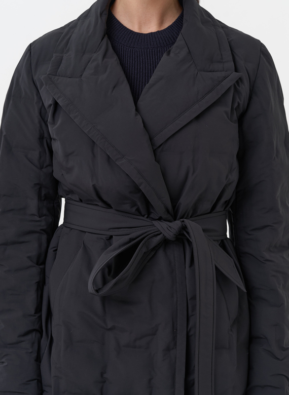 Женское утепленное пальто с английским воротником