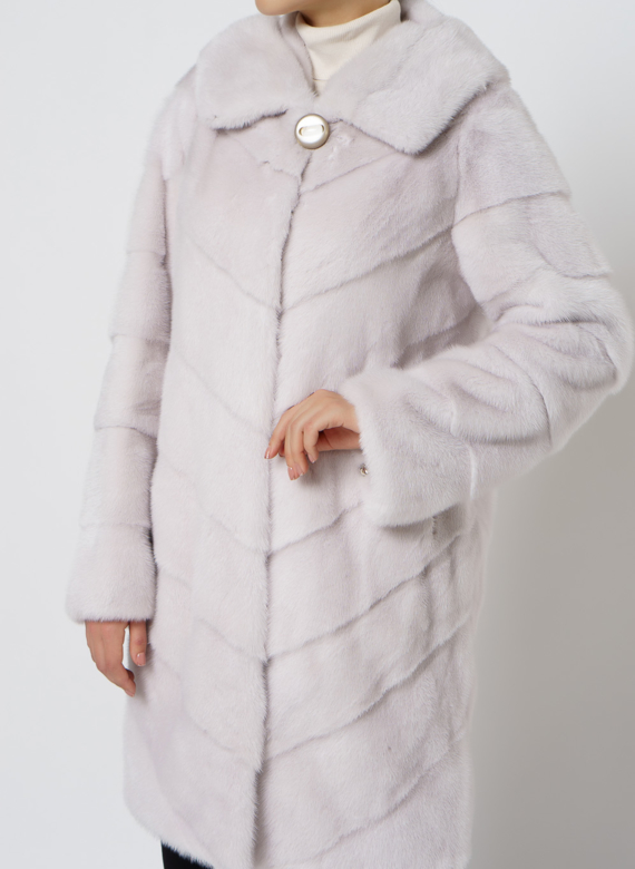 Светлая норковая шуба с капюшоном